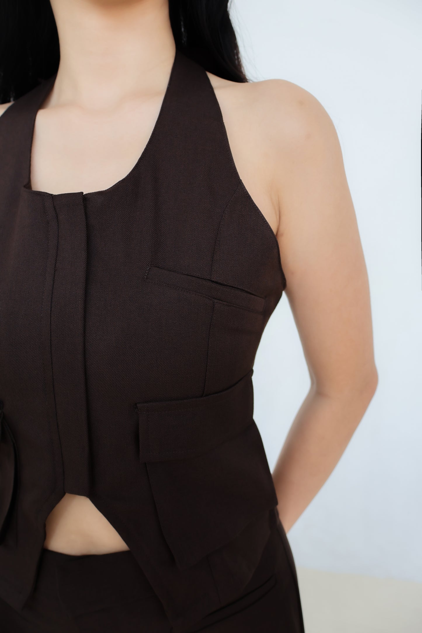 Jun Vest in Coffee (Deep Brown)